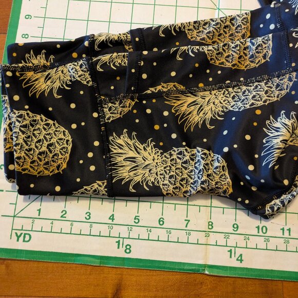 NWOT CVG Fineapple Capri leggings XS pockets - Picture 3 of 7